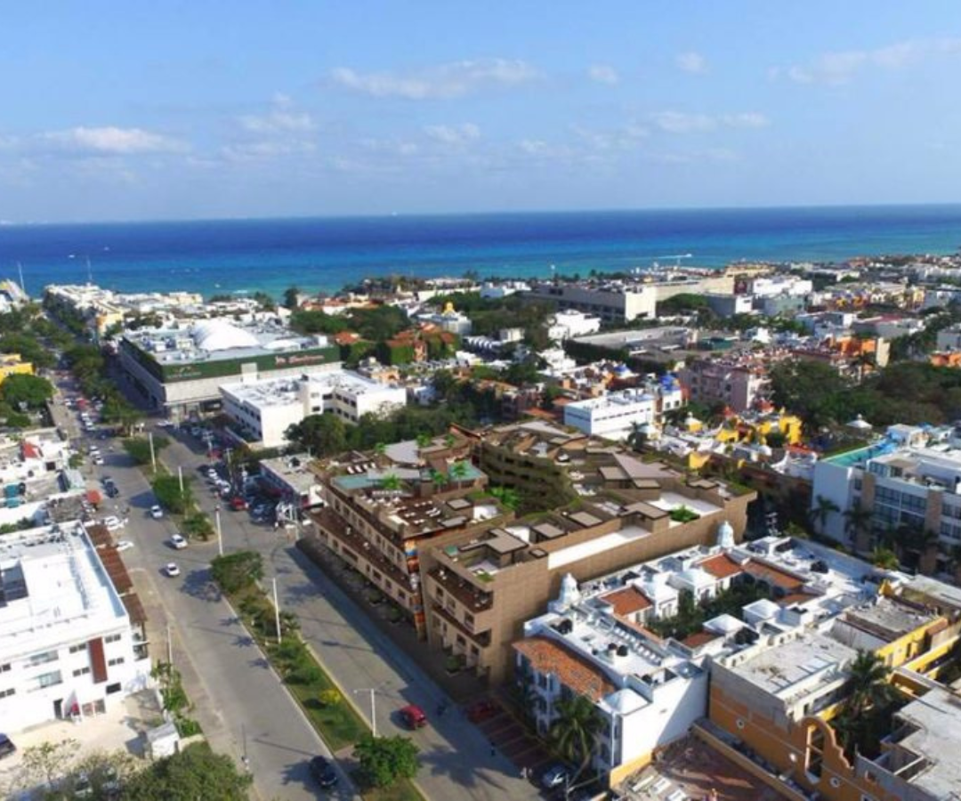 Living in the centro (Downtown) of playa del carmen, means that you live in the best neighborhood in playa del carmen, why? you are just 5 minutes away from the beach 