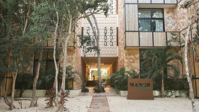 01. Exterior