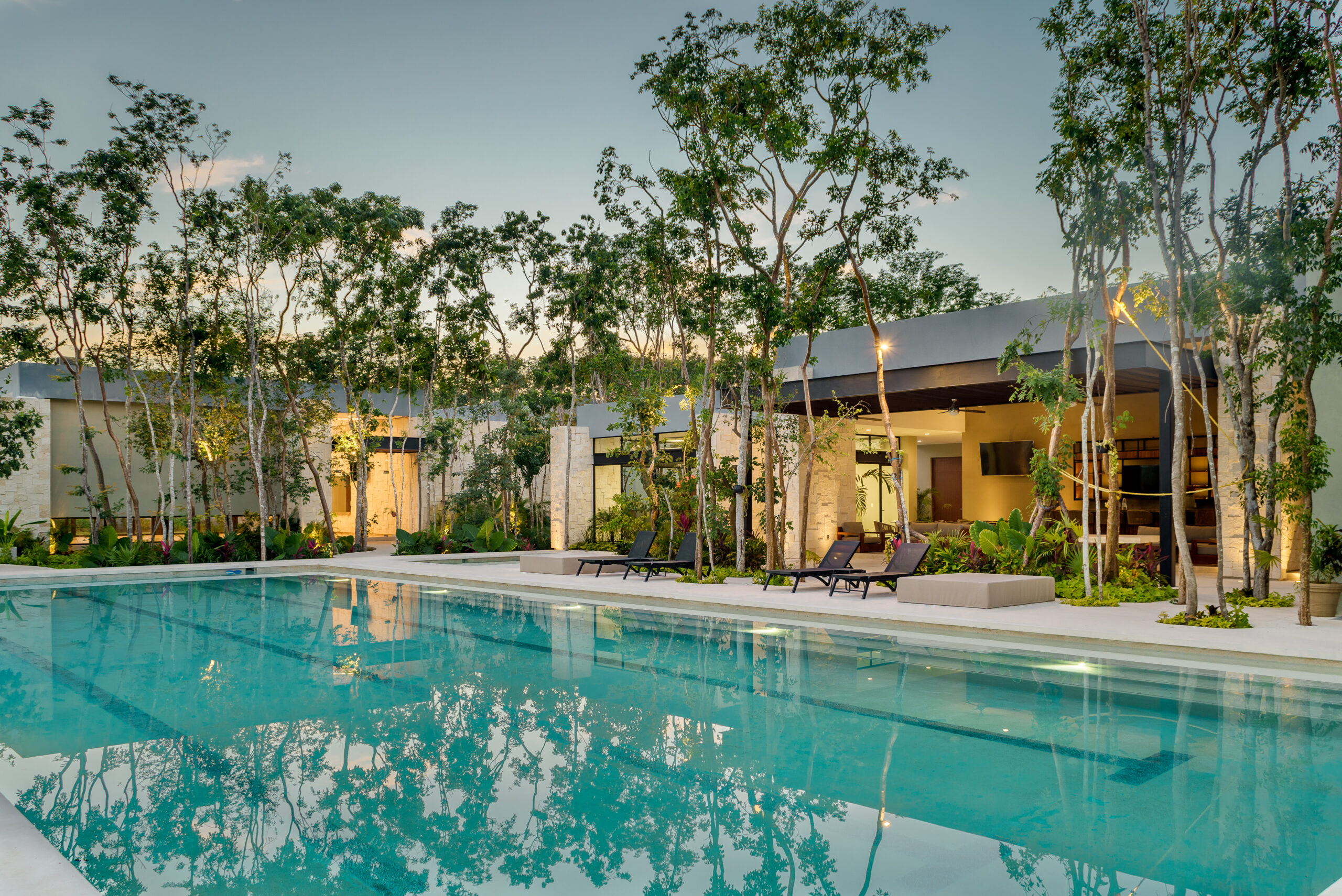 13. Piscina